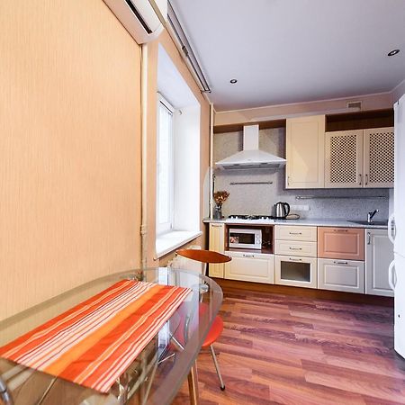 Apartment On Hryhoriia Chuprynky Київ Екстер'єр фото