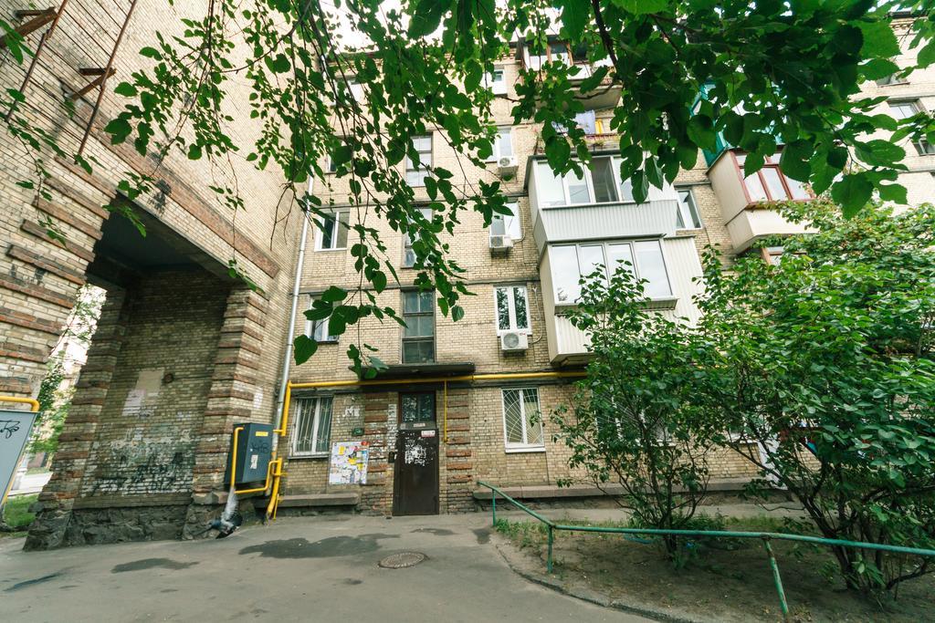Apartment On Hryhoriia Chuprynky Київ Екстер'єр фото