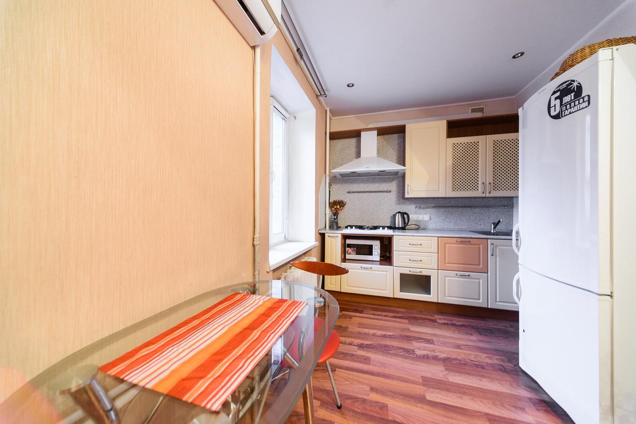 Apartment On Hryhoriia Chuprynky Київ Екстер'єр фото