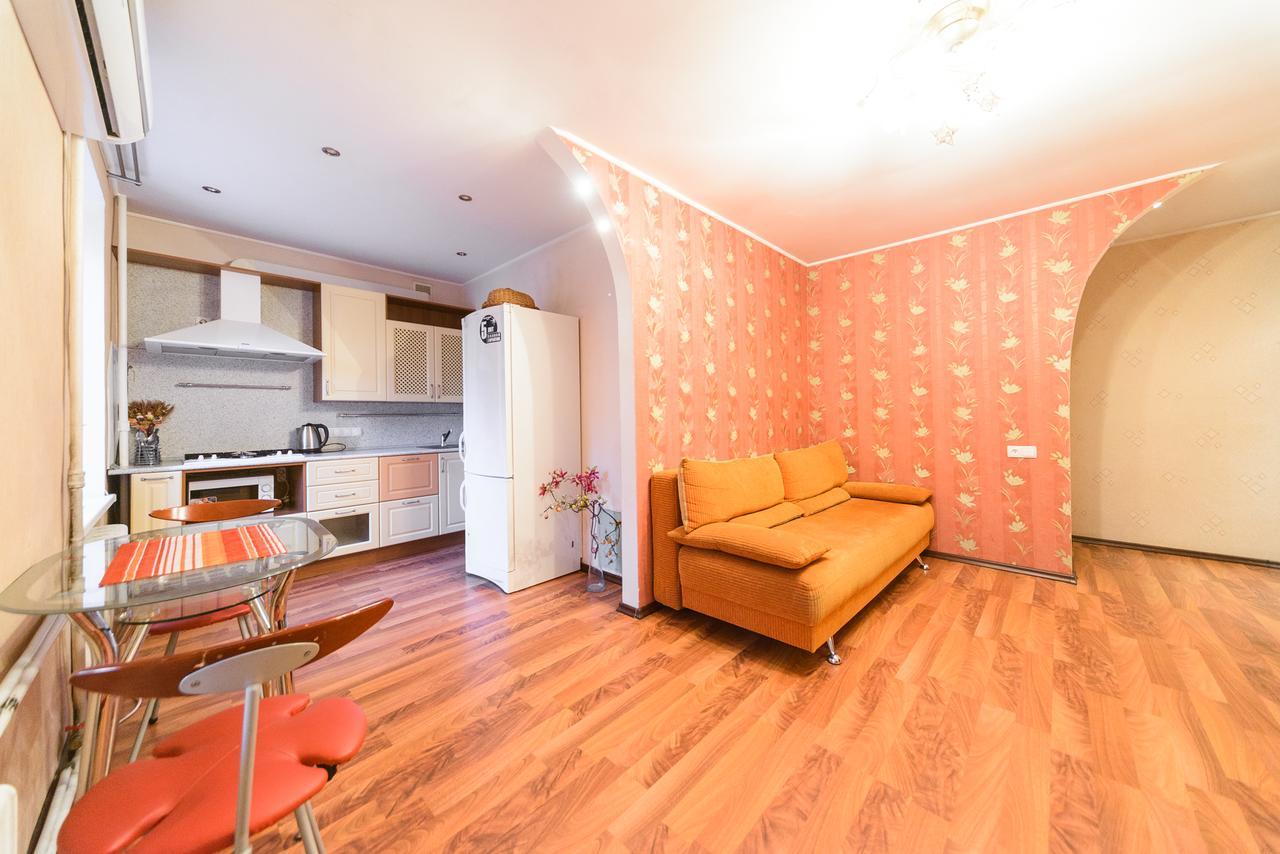 Apartment On Hryhoriia Chuprynky Київ Екстер'єр фото