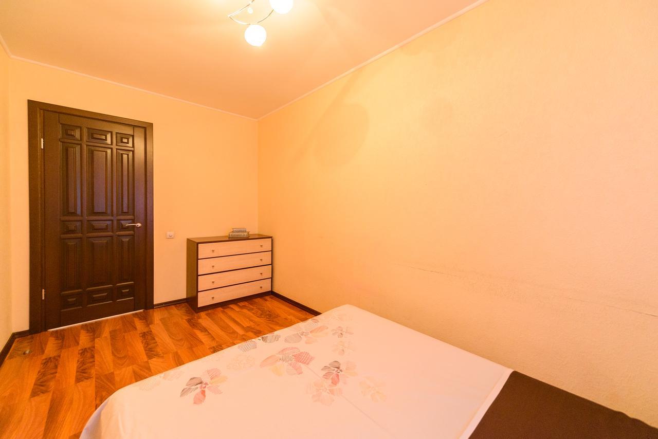 Apartment On Hryhoriia Chuprynky Київ Екстер'єр фото