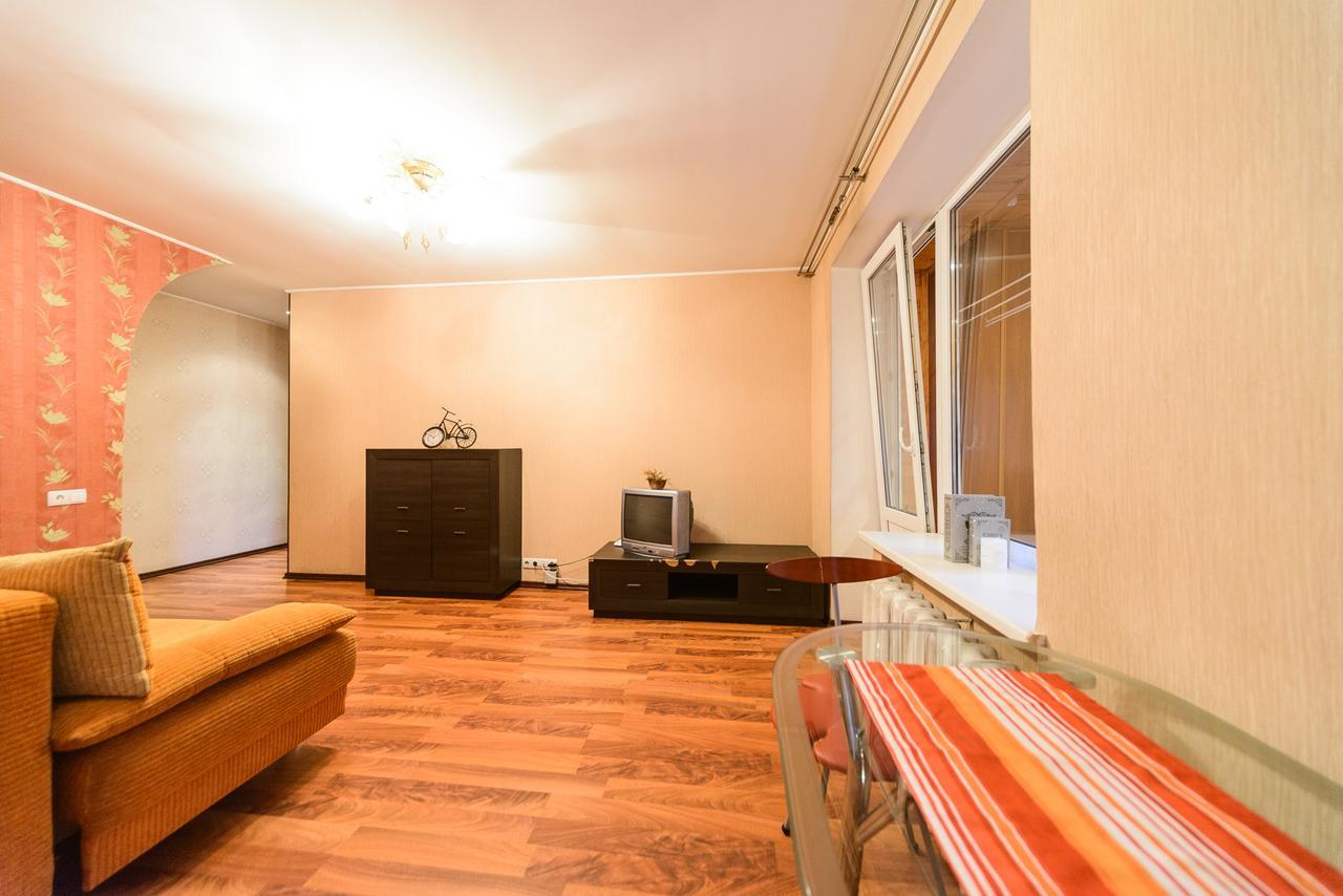 Apartment On Hryhoriia Chuprynky Київ Екстер'єр фото