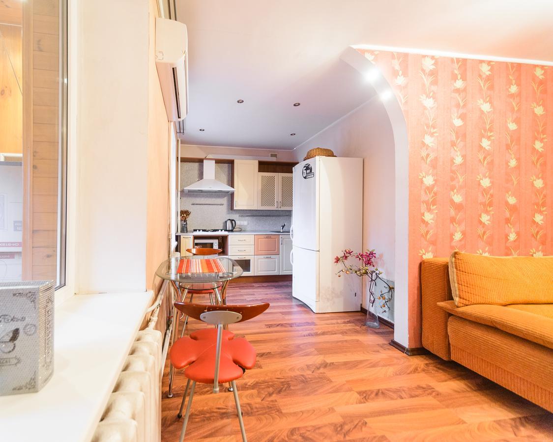 Apartment On Hryhoriia Chuprynky Київ Екстер'єр фото