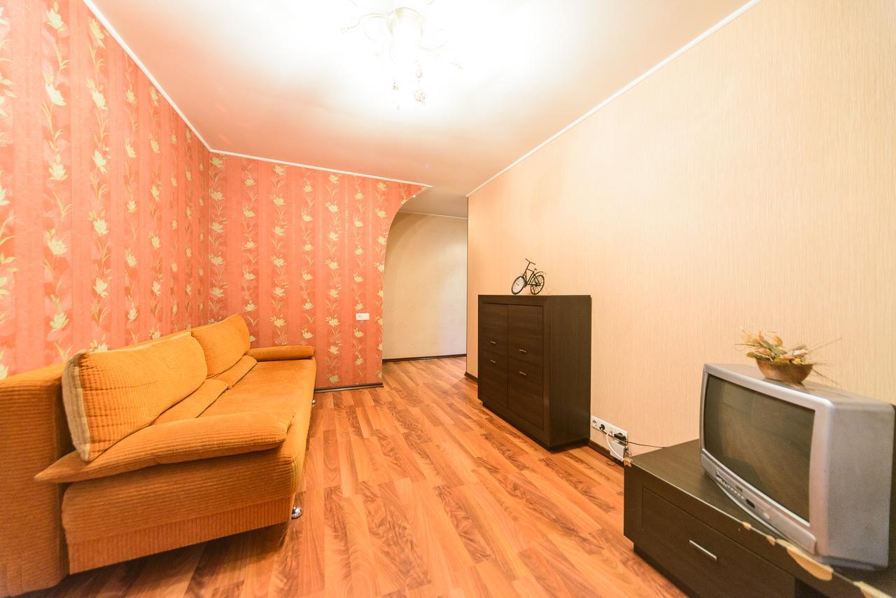 Apartment On Hryhoriia Chuprynky Київ Екстер'єр фото